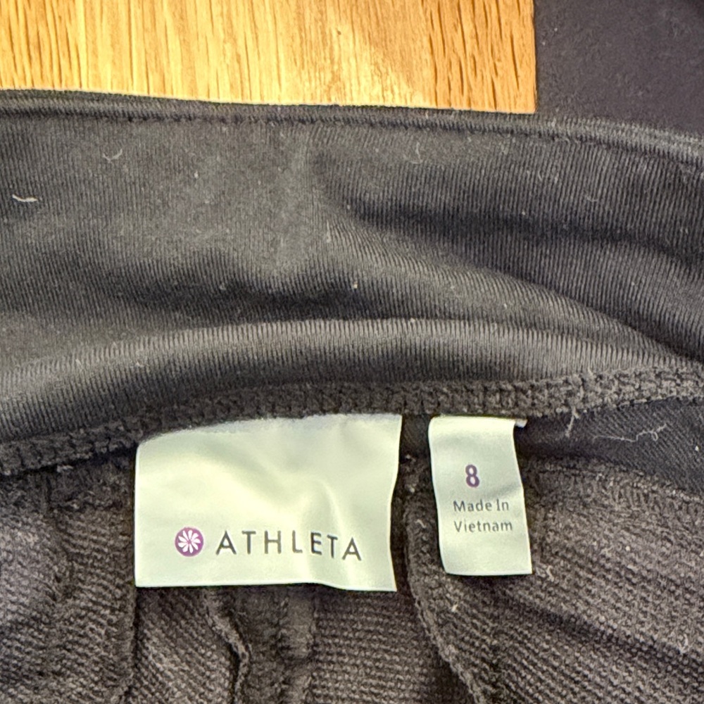 Woman’s Athleta Black Activewear Leggings Pants Size 8 - Picture 6 of 6